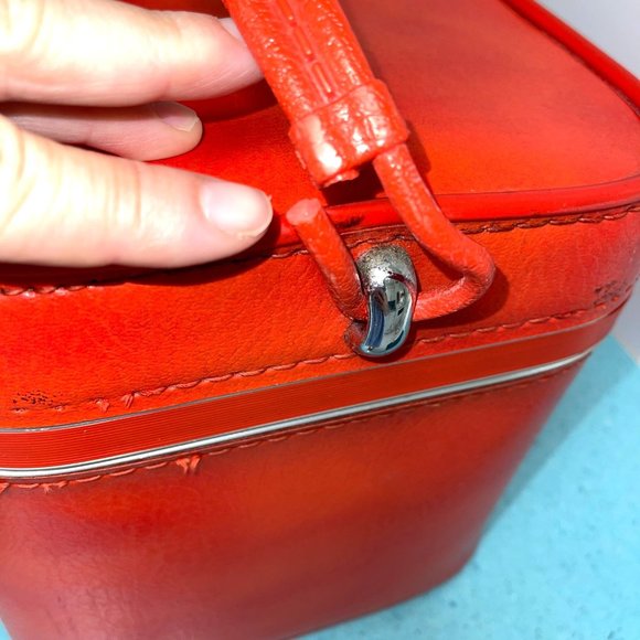 Amelia Earhart Train Case Luggage Orange Vinyl Vintage Handle Metal Hardware - Picture 12 of 12